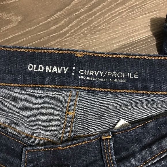 Old Navy Curvy Mid-rise Dark Wash Jeans size 6P - Picture 4 of 5